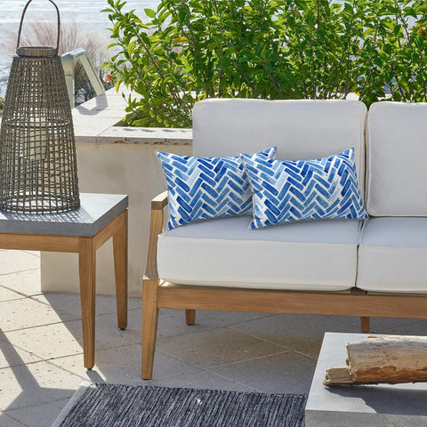 LVTXIII fundas en patio ambientado, estilo duradero y práctico
