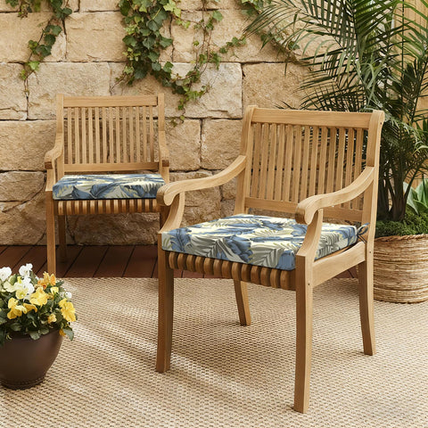 LVTXIII cojines colocados en una silla de patio para mayor comodidad