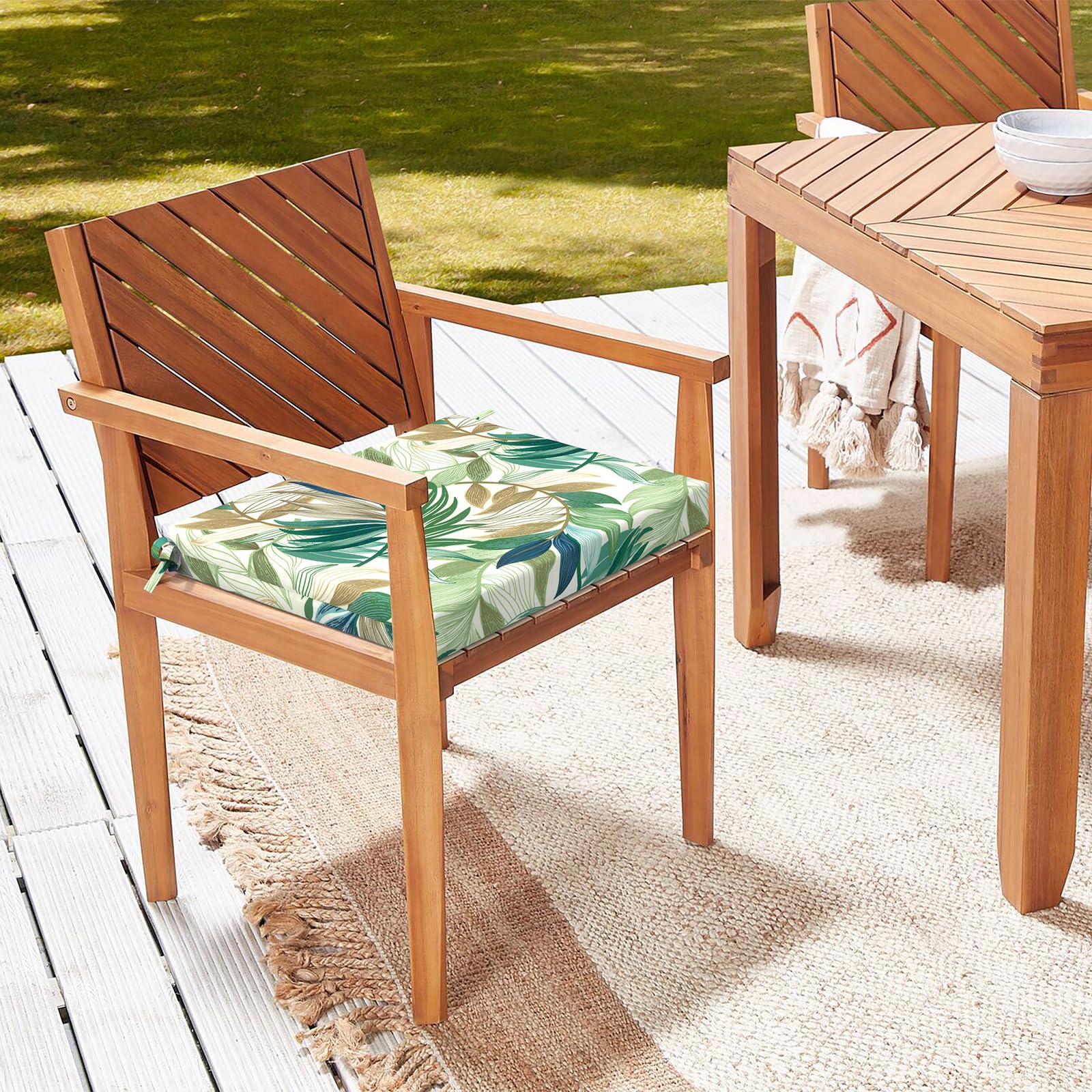 LVTXIII combinación con muebles de terraza, aporta look natural