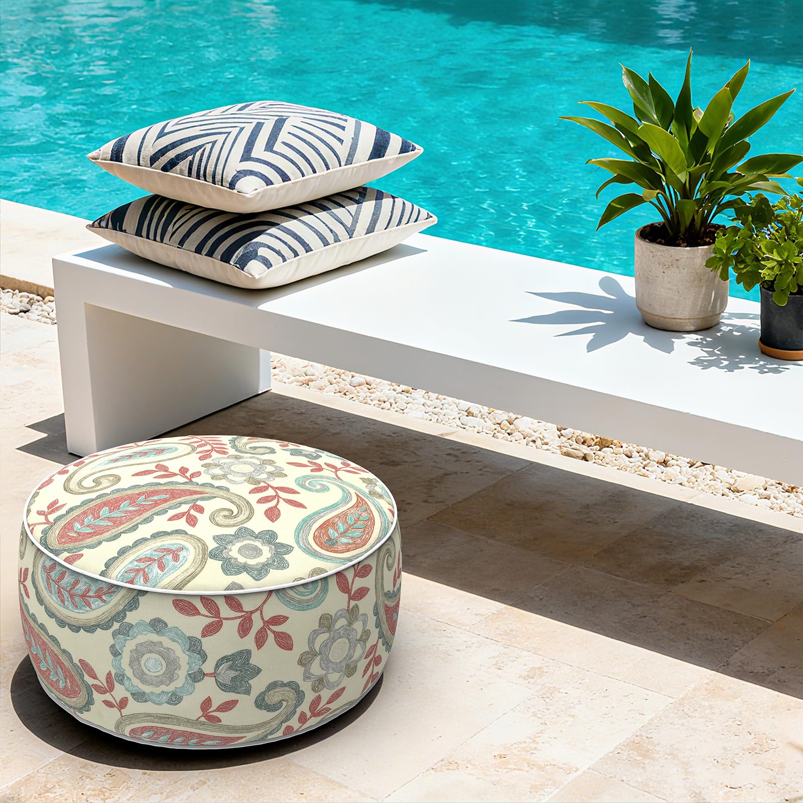 LVTXIII comparación de tamaño junto a sillón para escala práctica