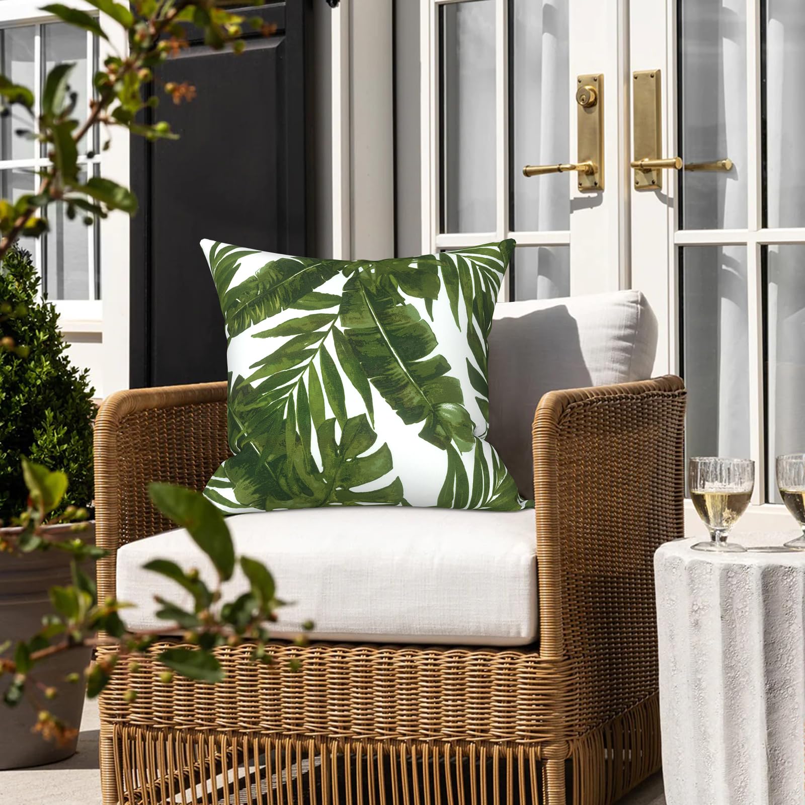LVTXIII funda sobre sillón de jardín protege y decora