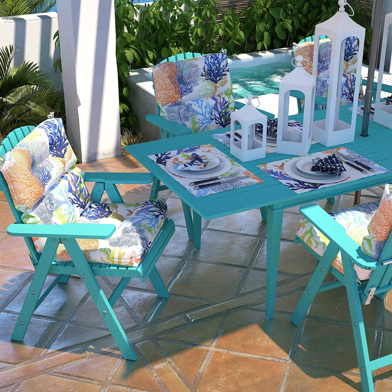 LVTXIII ambiente de patio con cojines en mesa mostrando color coral multi