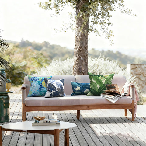 LVTXIII par de fundas sobre mesa de jardín realzando decoración exterior