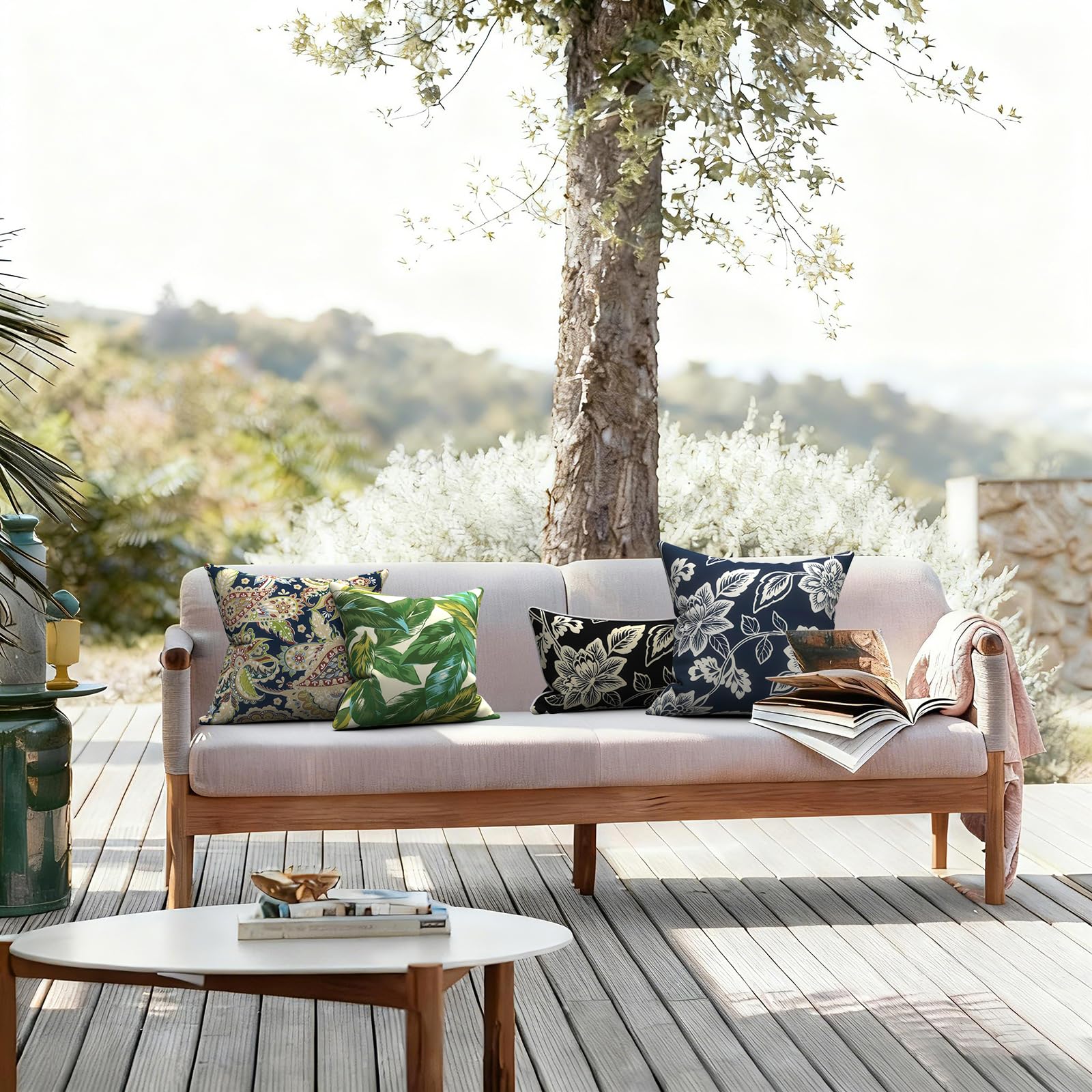 LVTXIII conjunto en patio con estilo mostrando cómo encaja en decoración
