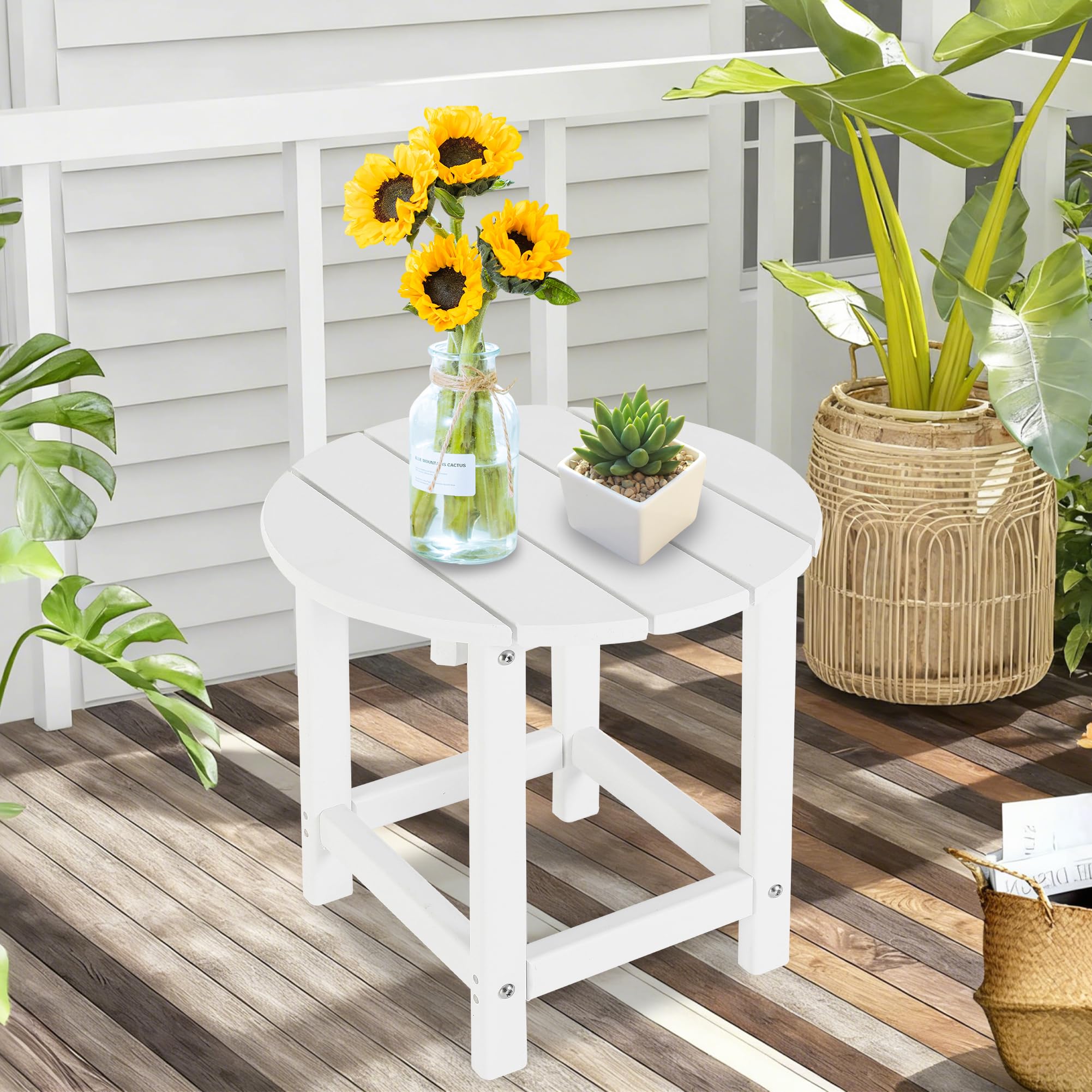 LZRS mesa blanca en jardín combinada con macetas y estilo moderno