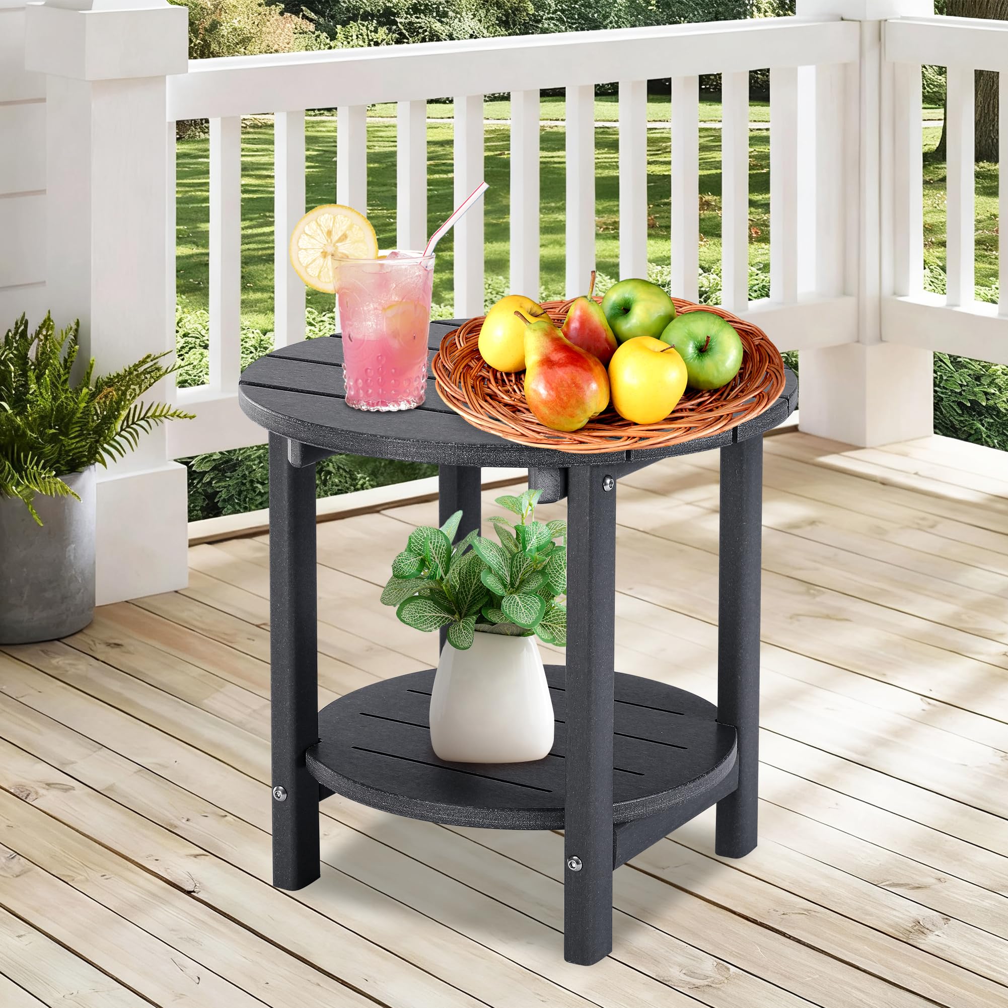 LZRS mesa junto a silla Adirondack para ambiente de terraza acogedora