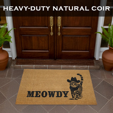 MAINEVENT felpudo Meowdy en porche cubierto mostrando resistencia al tráfico
