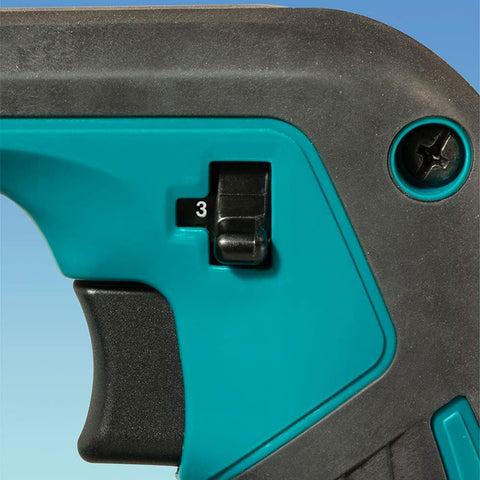 Makita DUB185Z comparación de tamaño mostrando portabilidad práctica