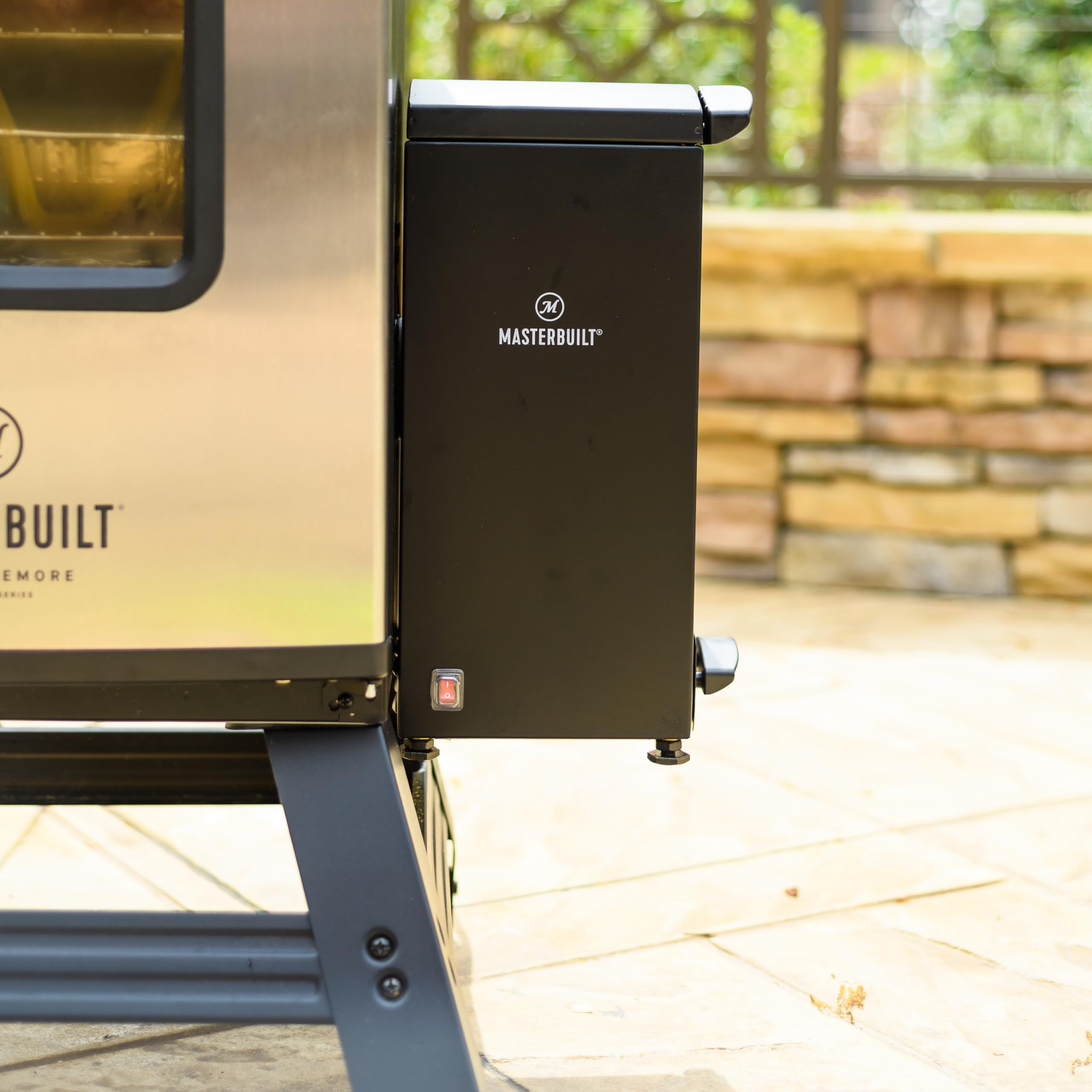 Masterbuilt instalado en ahumador vertical demostrando compatibilidad