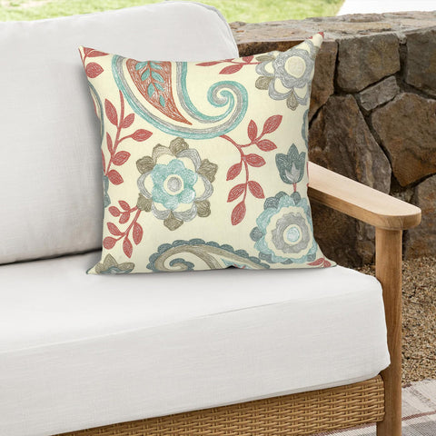 Melody Elephant cojines sobre sillón de terraza añaden confort y estilo exterior