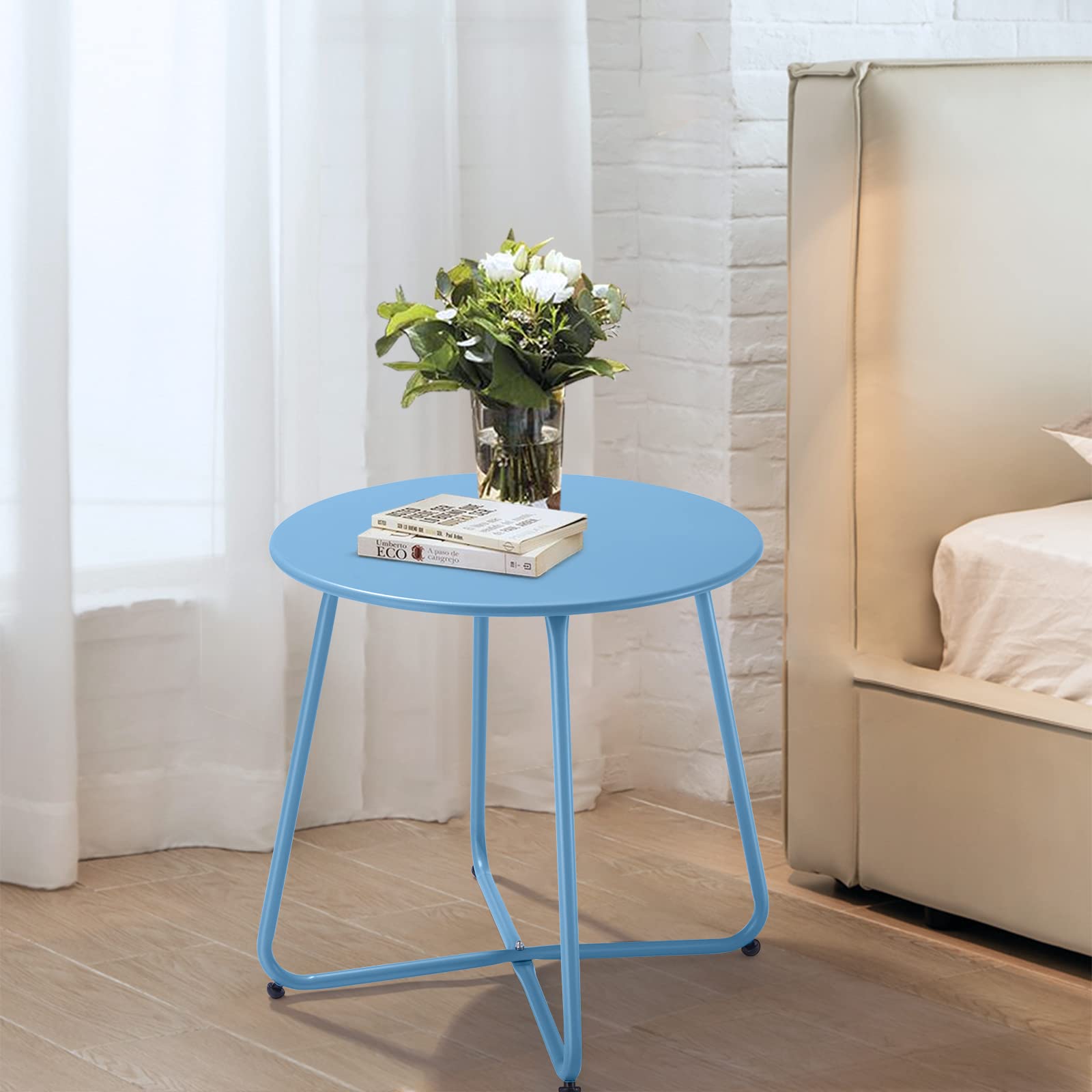 Meluvici mesa comparada con silla para visualizar tamaño y portabilidad