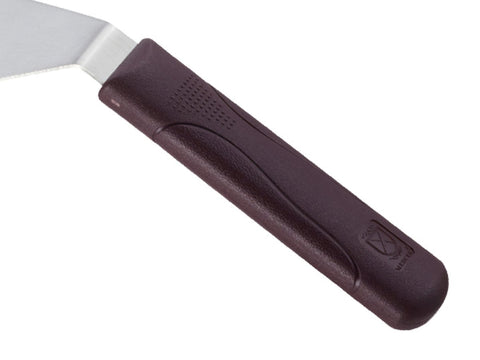 Mercer Culinary espátula junto a utensilios para comparar tamaño y ergonomía del mango