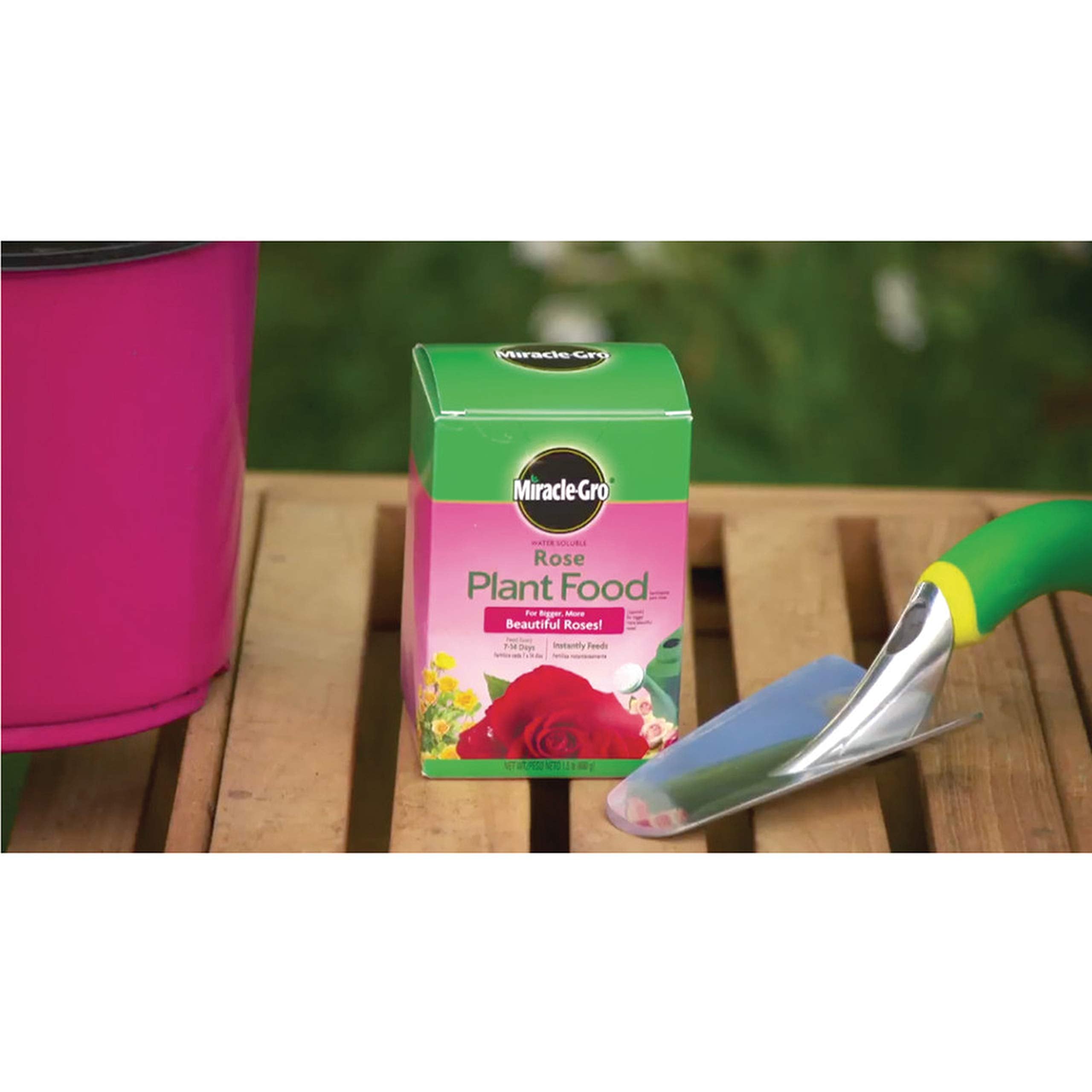 Miracle-Gro caja abierta con polvo soluble listo para mezclar