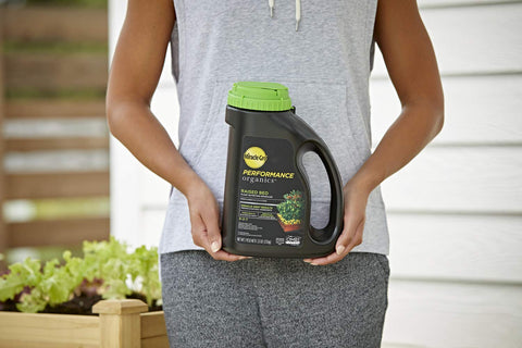 Miracle-Gro bolsa junto a regla para comparar tamaño y cobertura