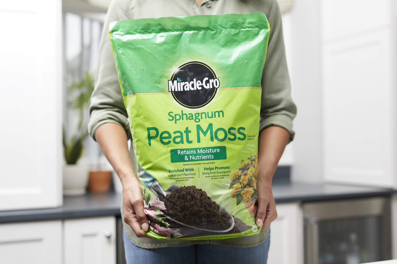 Miracle-Gro mezcla con tierra en maceta para mejorar drenaje y raíces