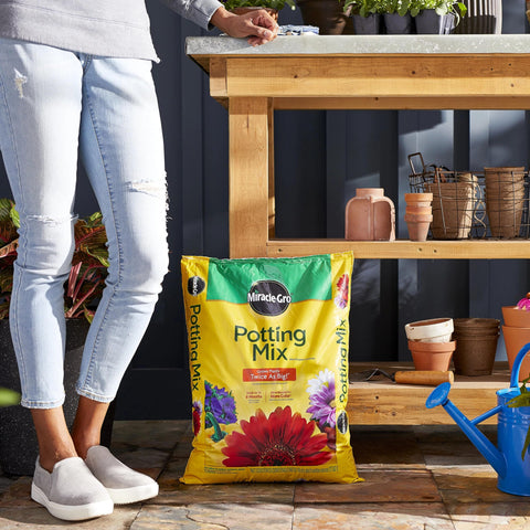 Miracle-Gro primer plano de textura suelta que mejora raíces