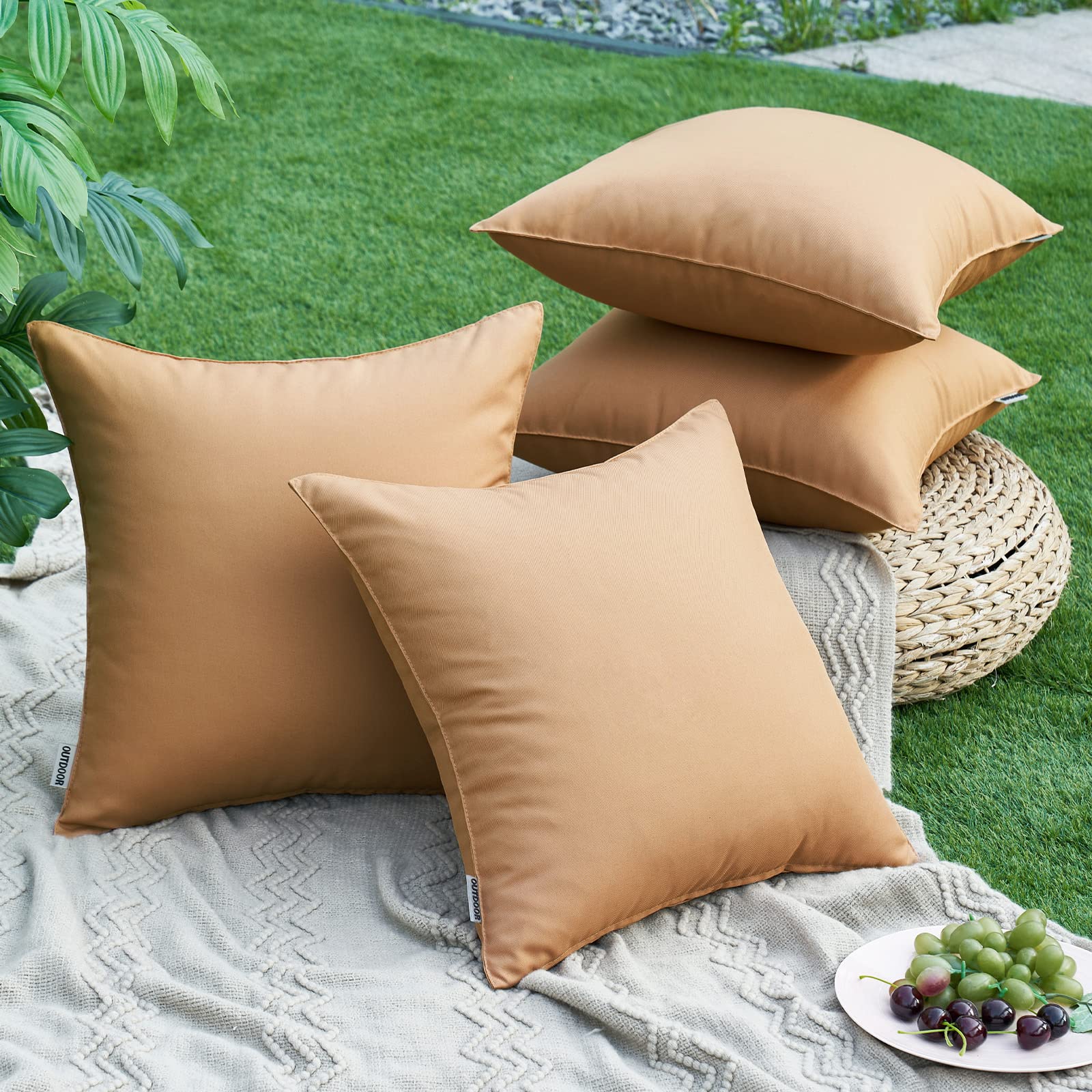 MIULEE cojines colocados en sofá exterior mejorando decoración y resistencia