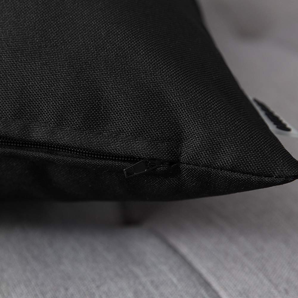 MIULEE funda colocada en sillón exterior mostrando durabilidad