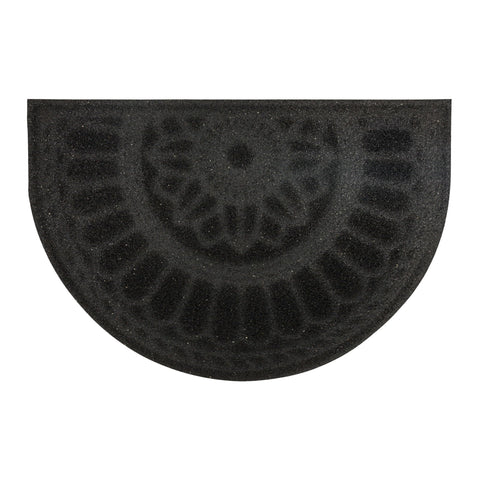 Mohawk Home felpudo junto a zapato para comparar tamaño y cobertura