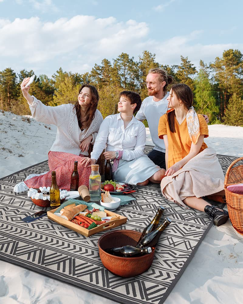 MontVoo alfombra en balcón estilo boho que mejora el ambiente exterior