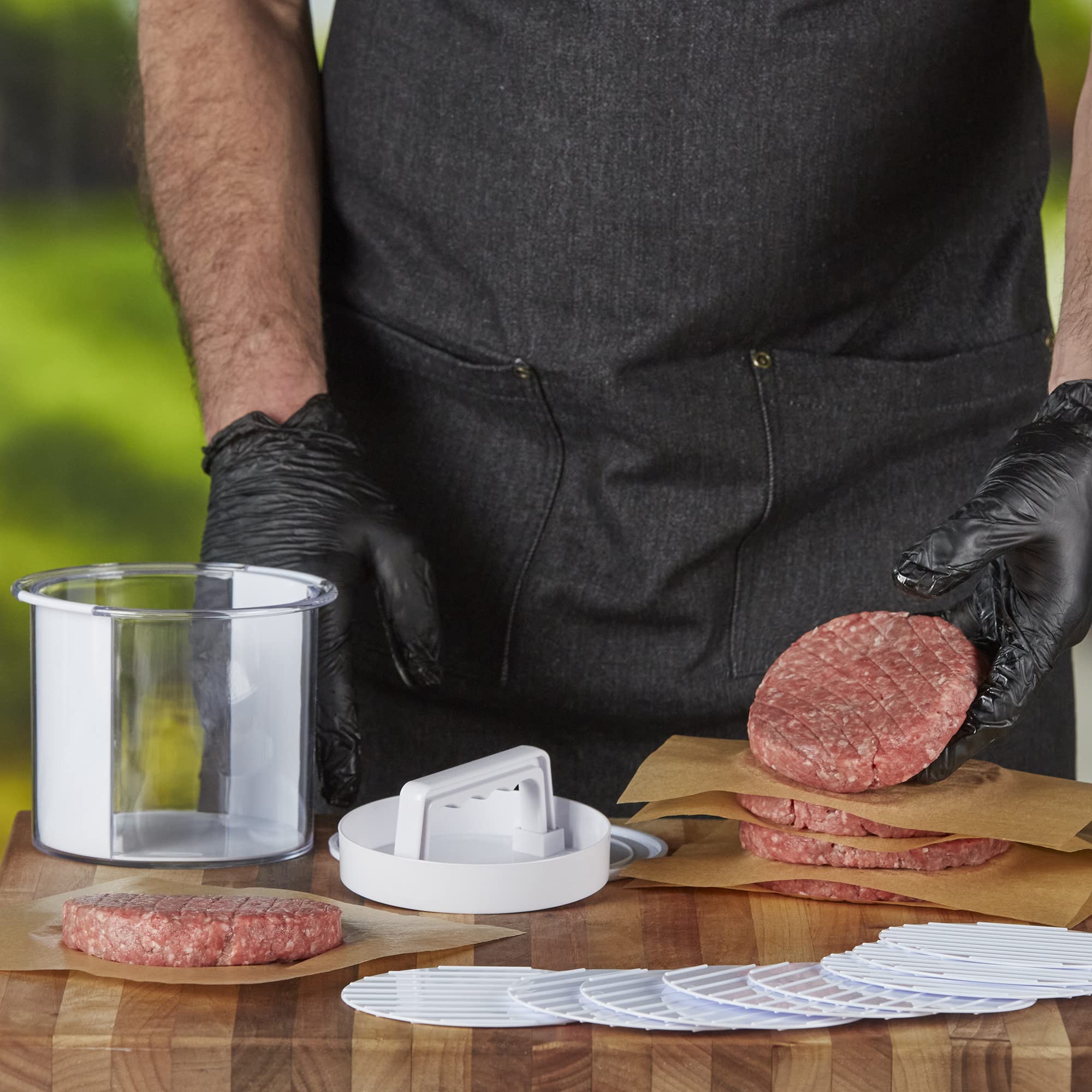 Mr. Bar-B-Q hamburguesas en frigorífico apiladas listas para cocinar