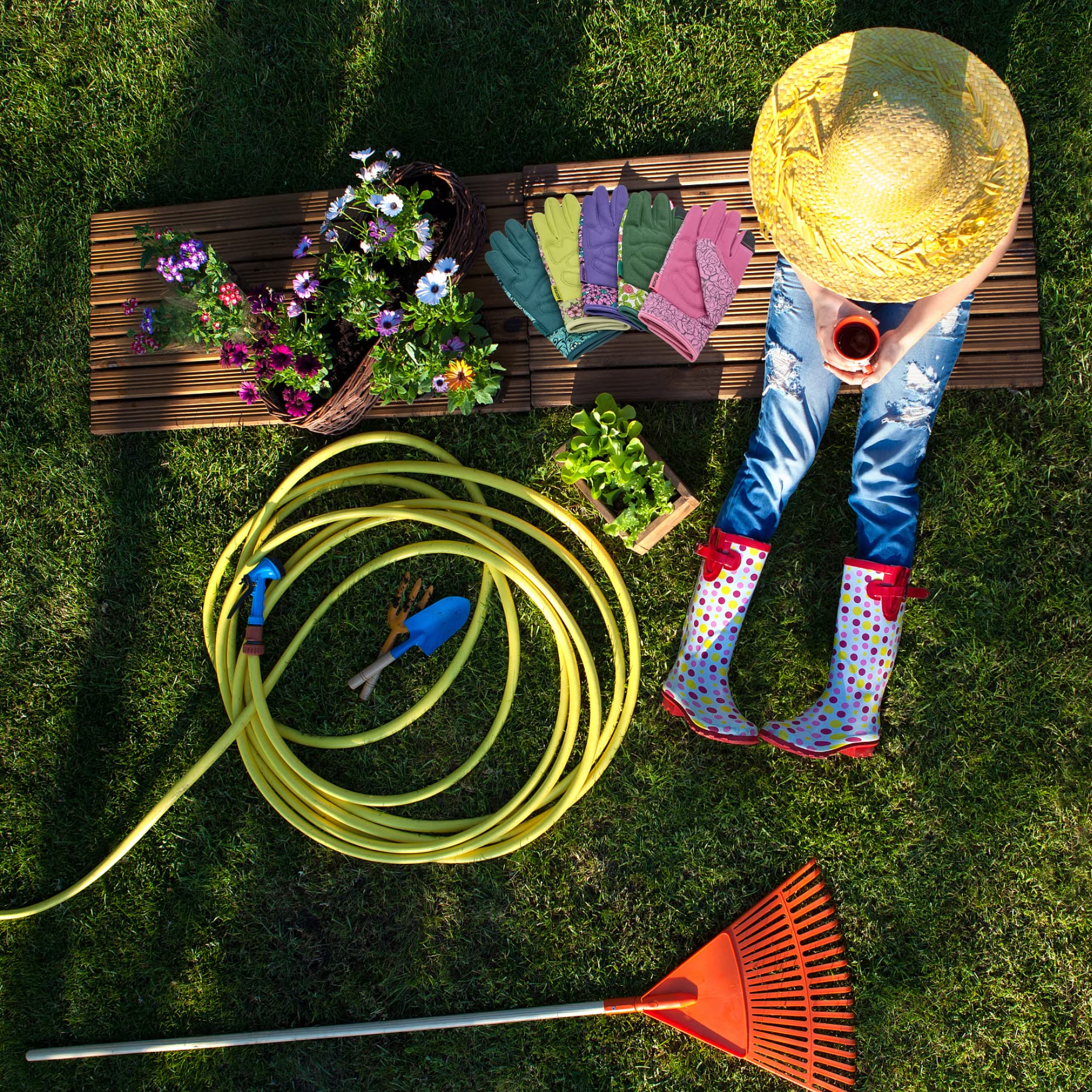 MSUPSAV guantes en escena de jardinería mostrando confort práctico