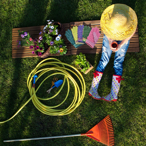 MSUPSAV guantes en escena de jardinería mostrando confort práctico