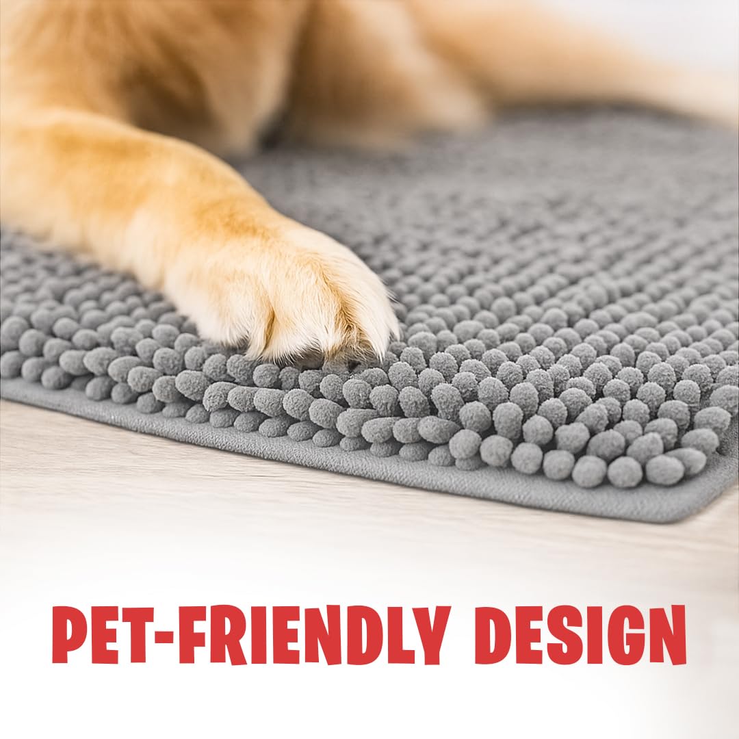MUDGUARD MAT en uso en entrada con perro demostrando limpieza inmediata