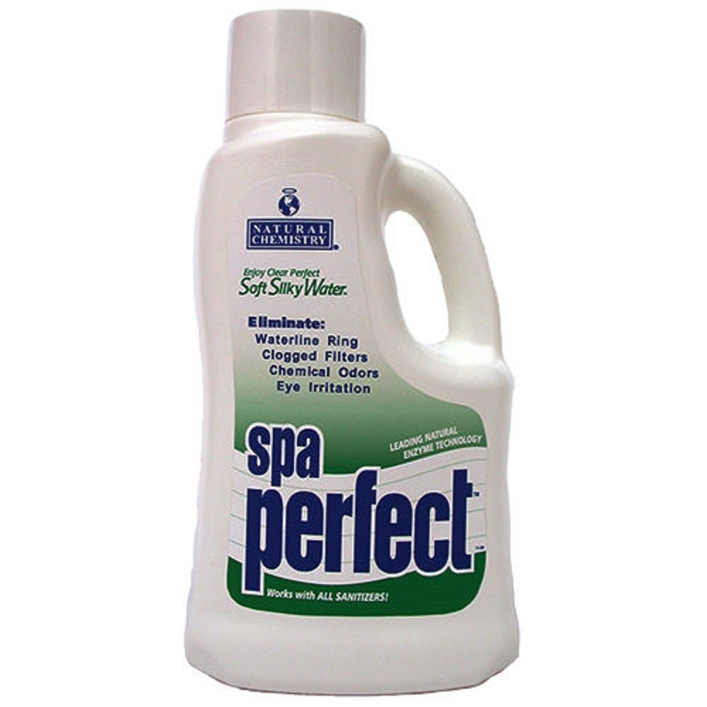 Natural Chemistry producto en uso en spa con agua cristalina mostrando mejora y confort
