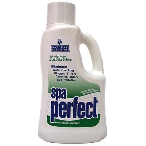 Natural Chemistry producto en uso en spa con agua cristalina mostrando mejora y confort