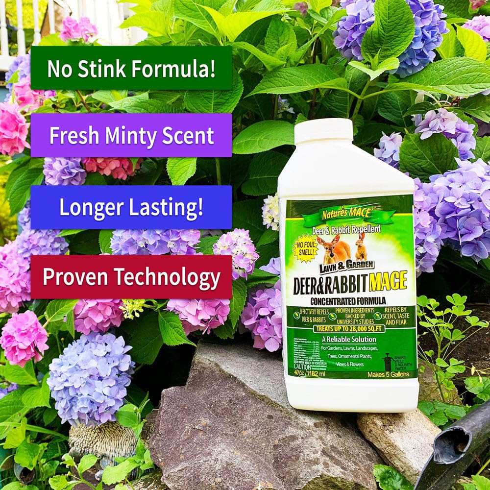 Nature's MACE aplicado por jardinero protegiendo arbustos y flores