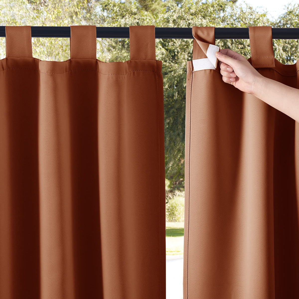 NICETOWN panel frontal en Mecca Red mostrando privacidad y color vibrante