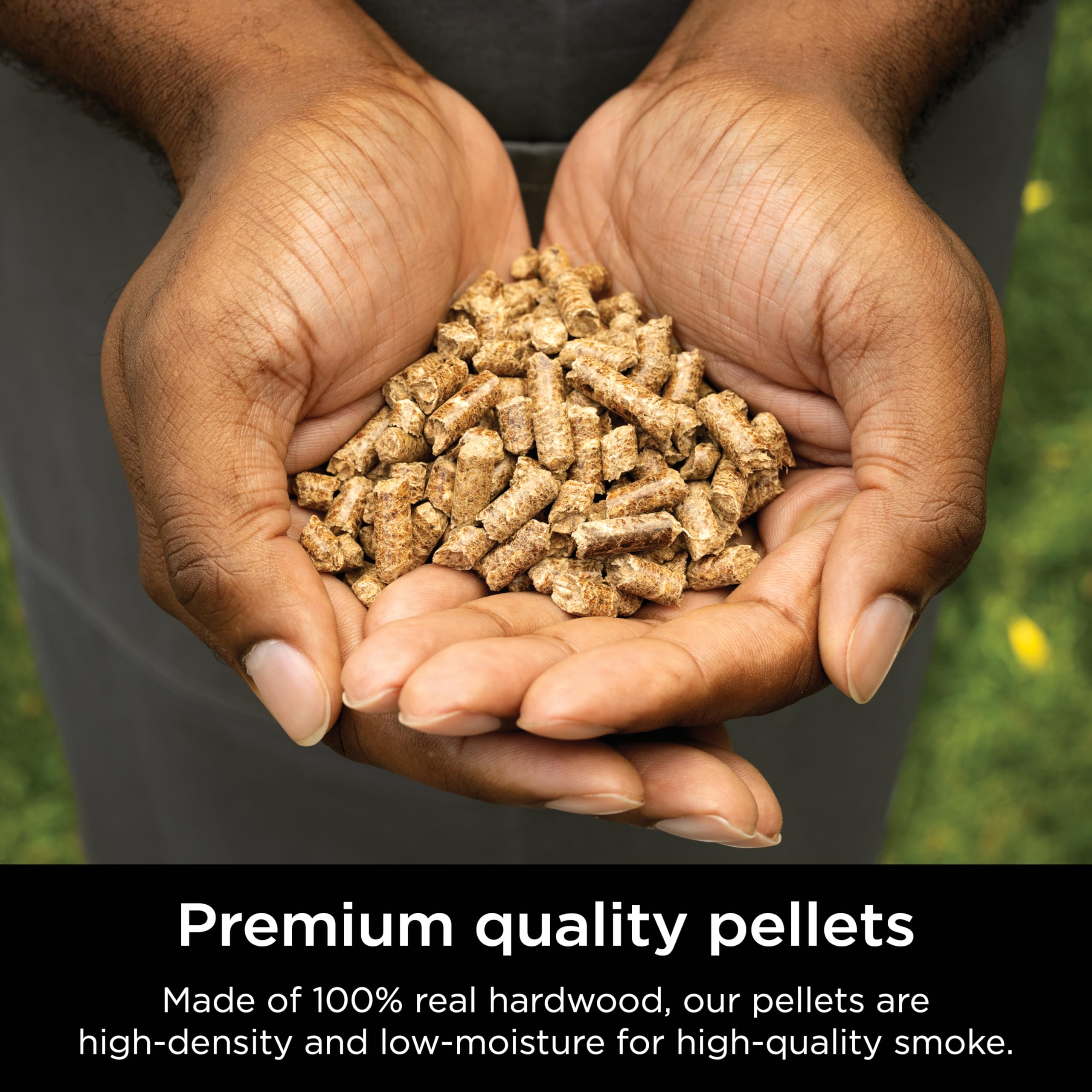 Ninja primer plano de pellets madera real que muestra textura densa y baja humedad