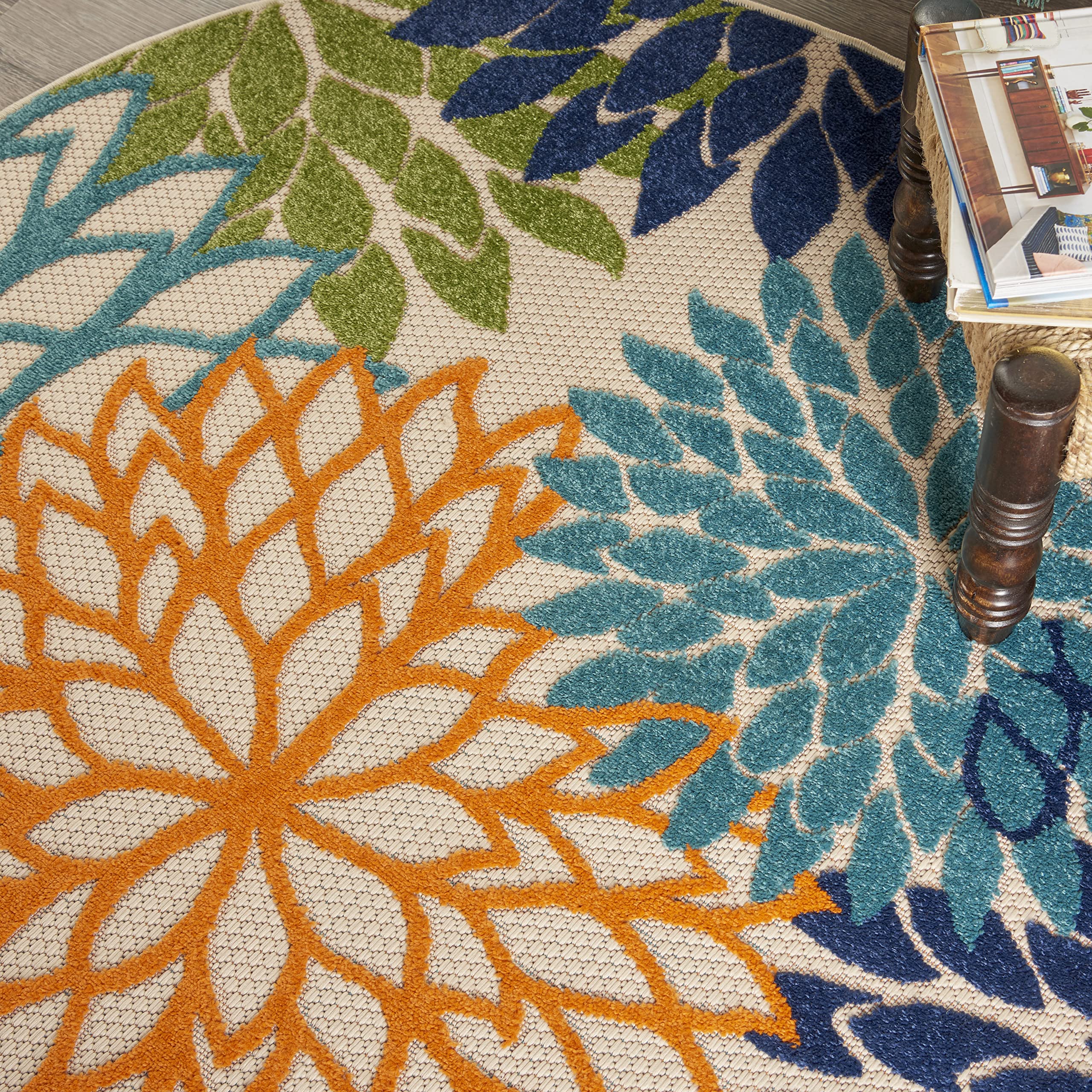 Nourison alfombra colocada en patio iluminando la terraza con color