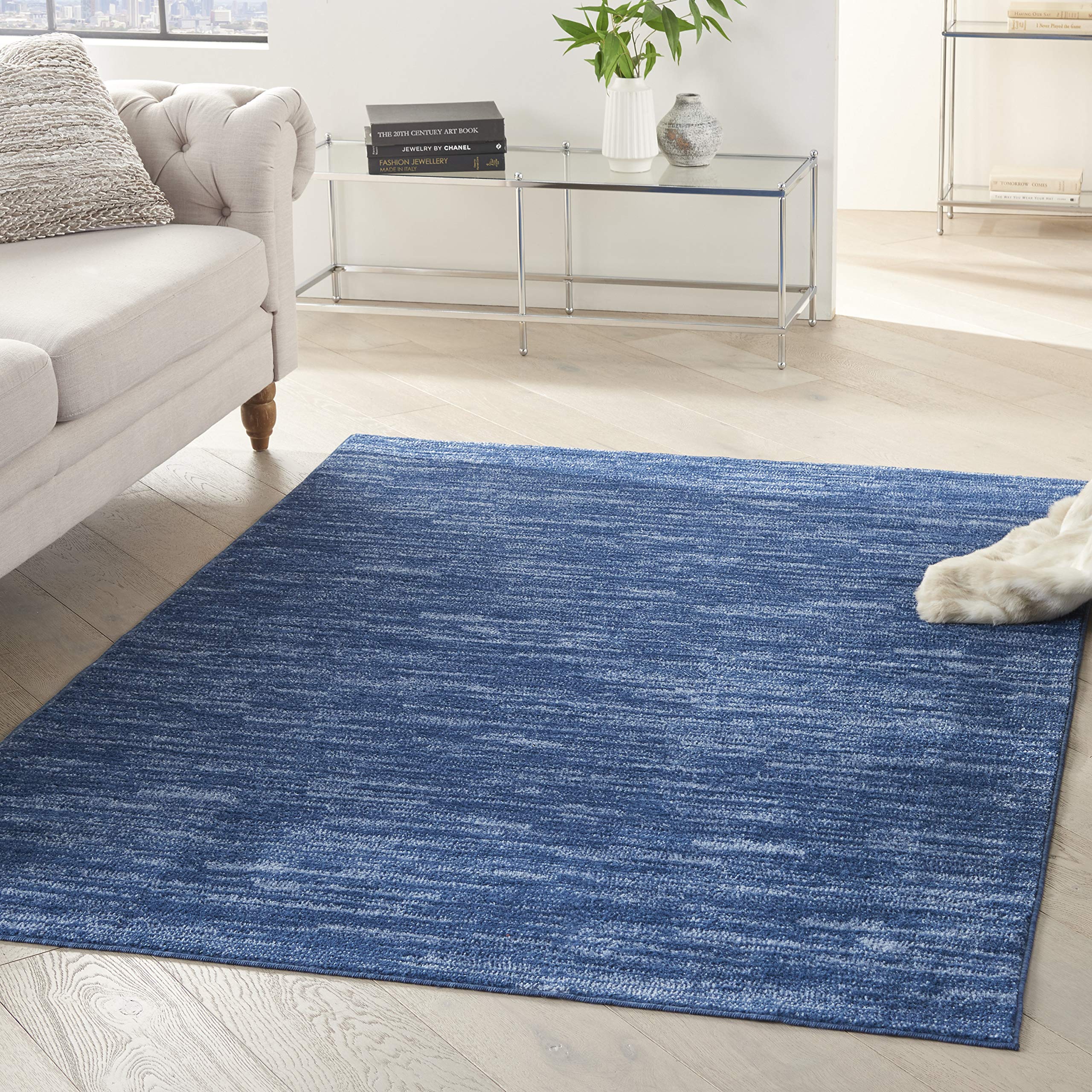 Nourison vista frontal alfombra azul marino, elegante y resistente