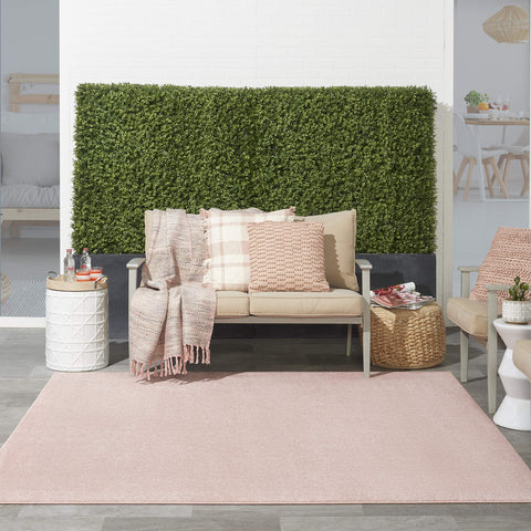 Nourison alfombra en patio exterior junto a muebles, resistente a uso exterior