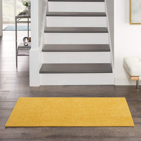 Nourison alfombra frontal amarilla ocre mostrando color y corte bajo