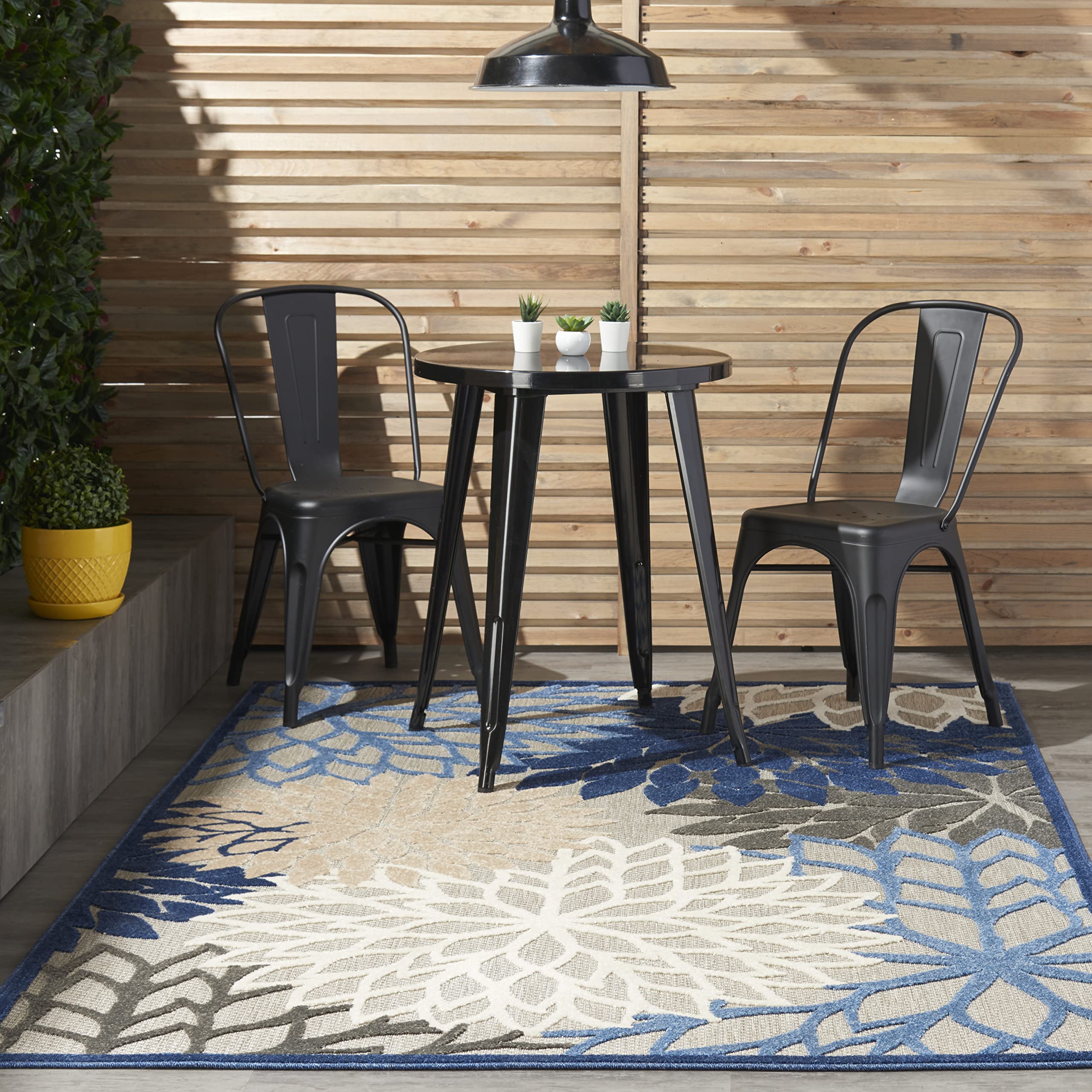 Nourison alfombra frontal con diseño tropical que ilumina espacios exteriores