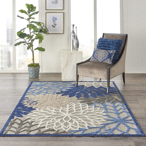 Nourison alfombra Aloha detalle de motivo floral que ilumina espacios