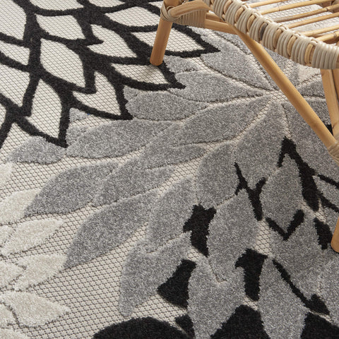 Nourison alfombra Aloha en salón decorado, añade contraste elegante