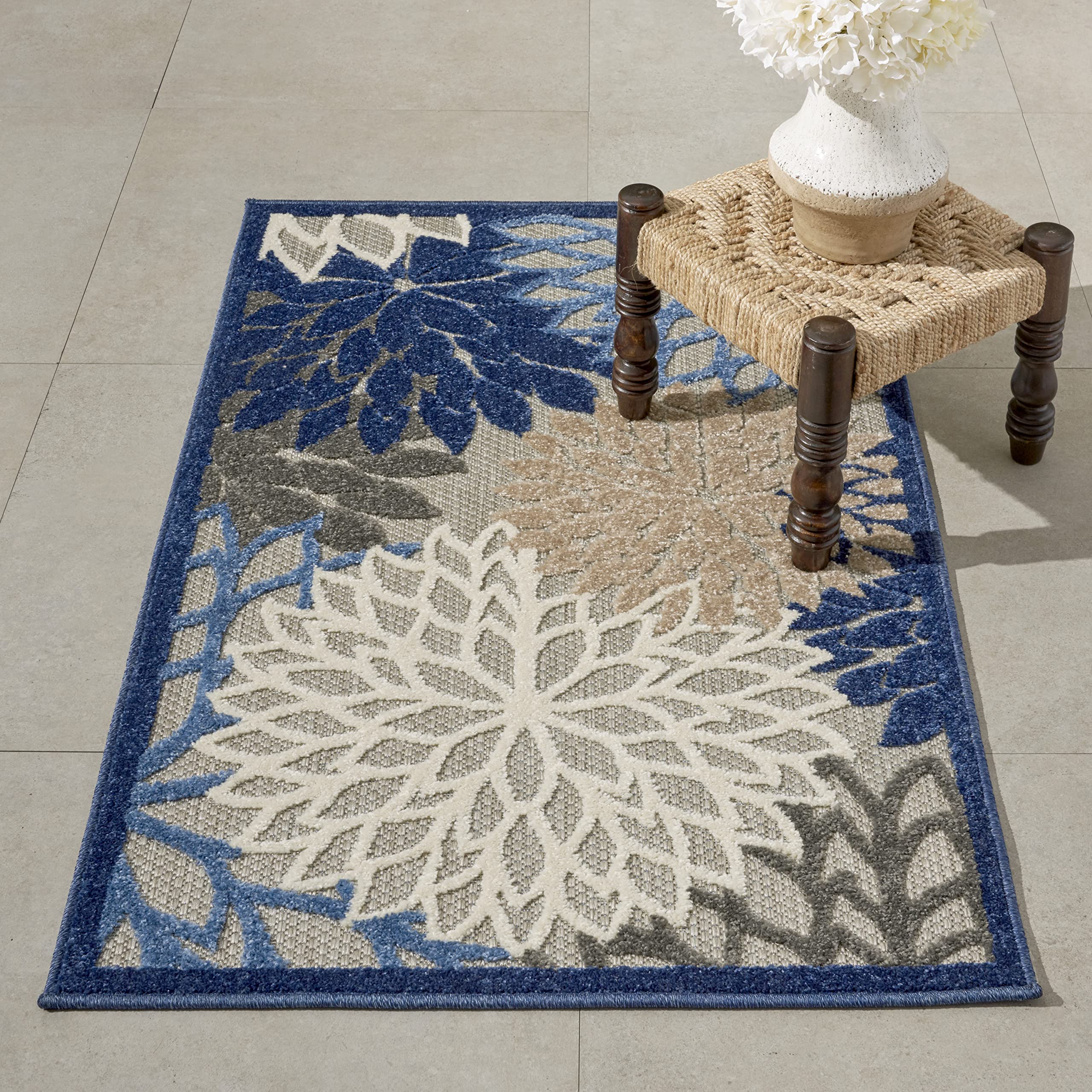 Nourison alfombra frontal vista completa aporta color tropical