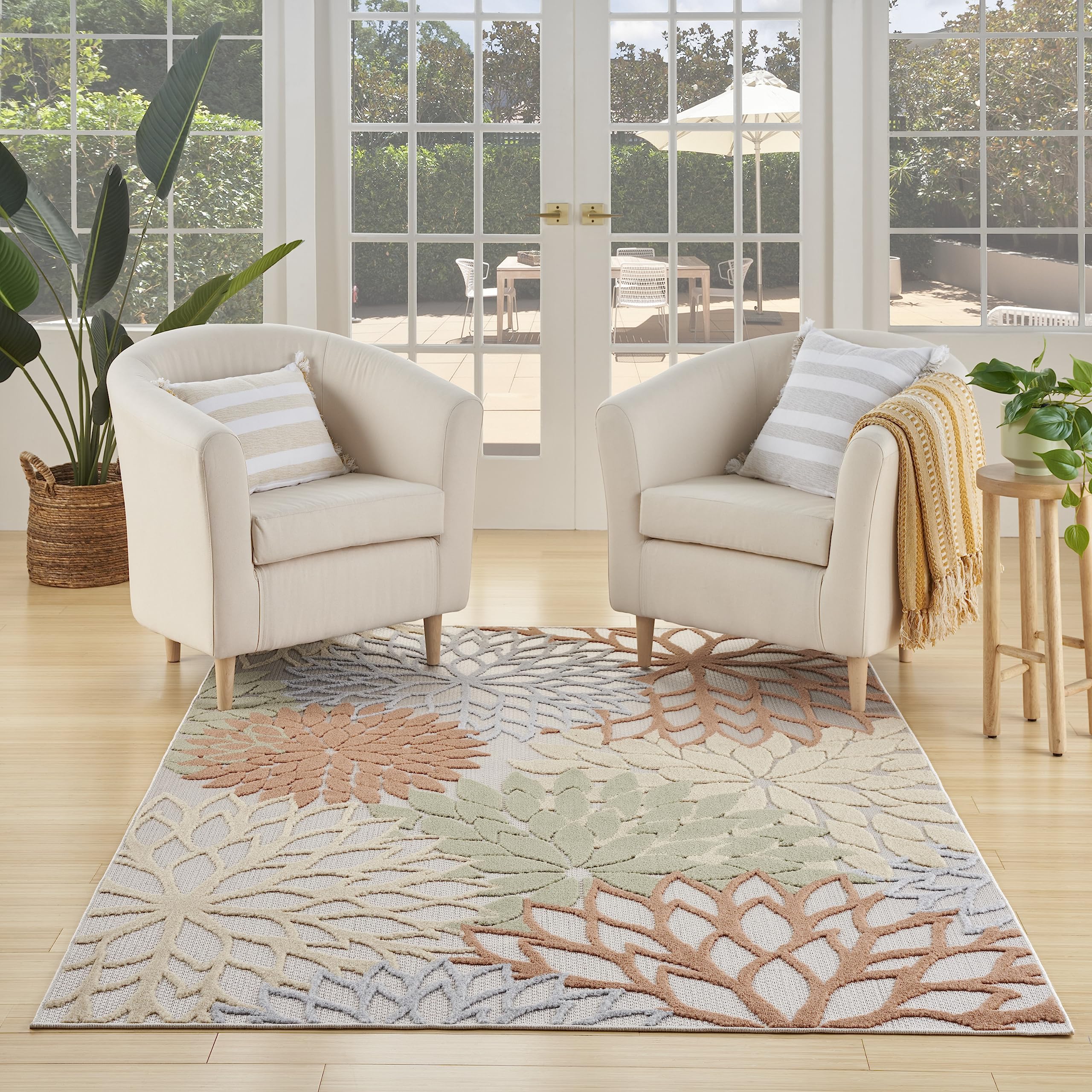 Nourison alfombra Aloha vista frontal mostrando patrón y beneficio decorativo