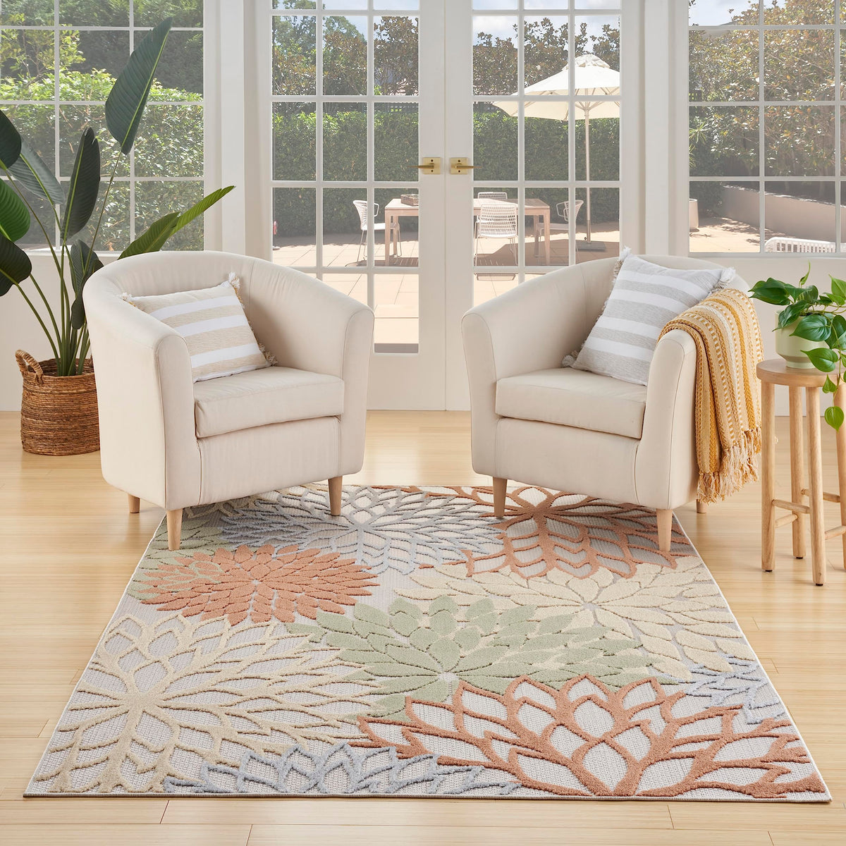 Nourison alfombra Aloha vista frontal mostrando patrón y beneficio decorativo