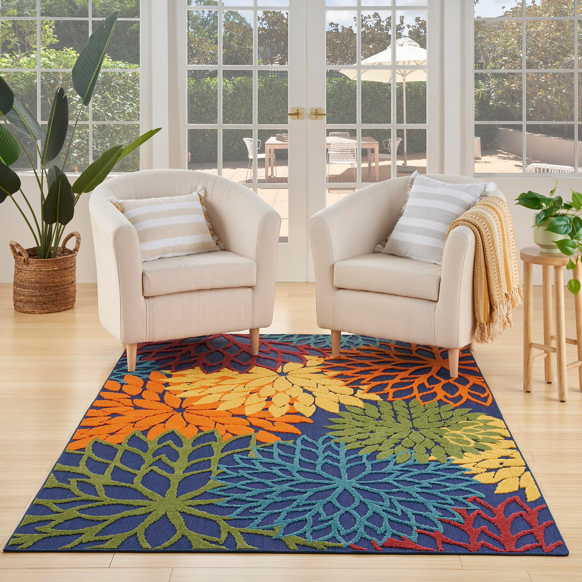 Nourison alfombra frontal mostrando diseño floral grande y impacto visual
