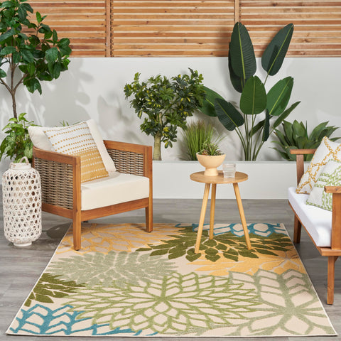 Nourison Aloha demostración de tacto con mano para sensación cómoda al pisar
