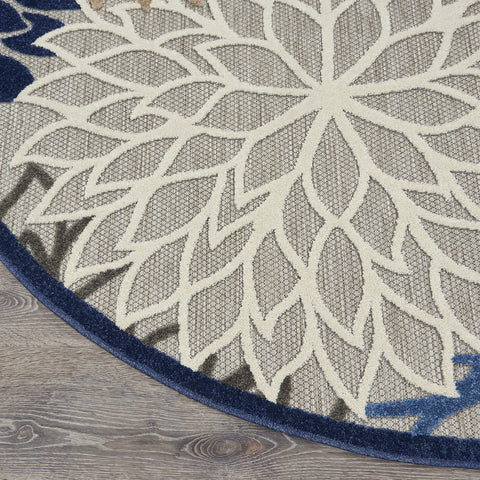 Nourison motivo floral oversize en azul que aporta estilo tropical