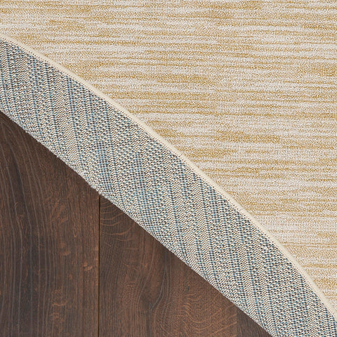Nourison alfombra utilizada en layering con otra pieza decorativa