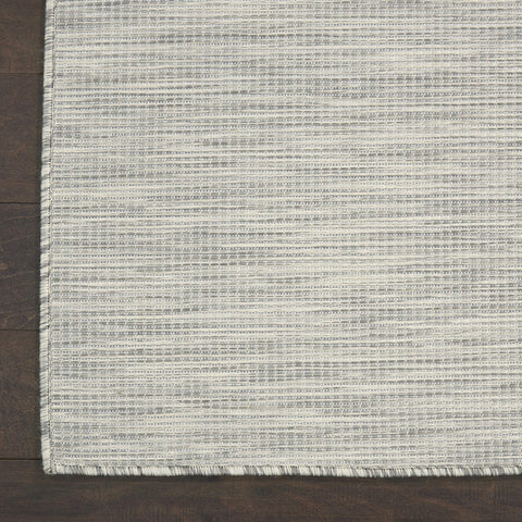 Nourison comparación tamaño con sofá para referencia visual