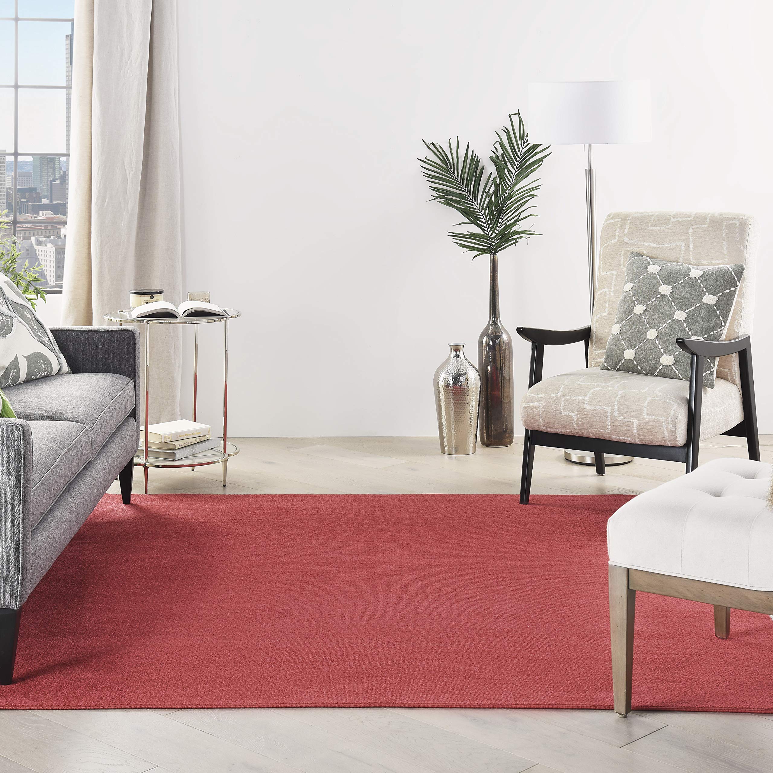 Nourison alfombra instalada en porche mostrando resistencia y estilo exterior