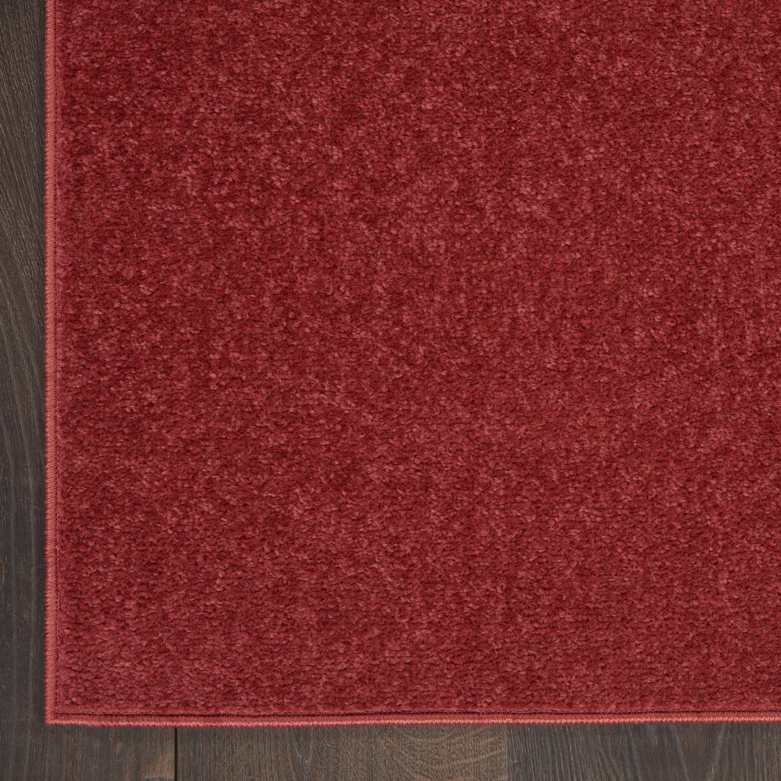 Nourison alfombra en salón complementando sofá y decoración moderna